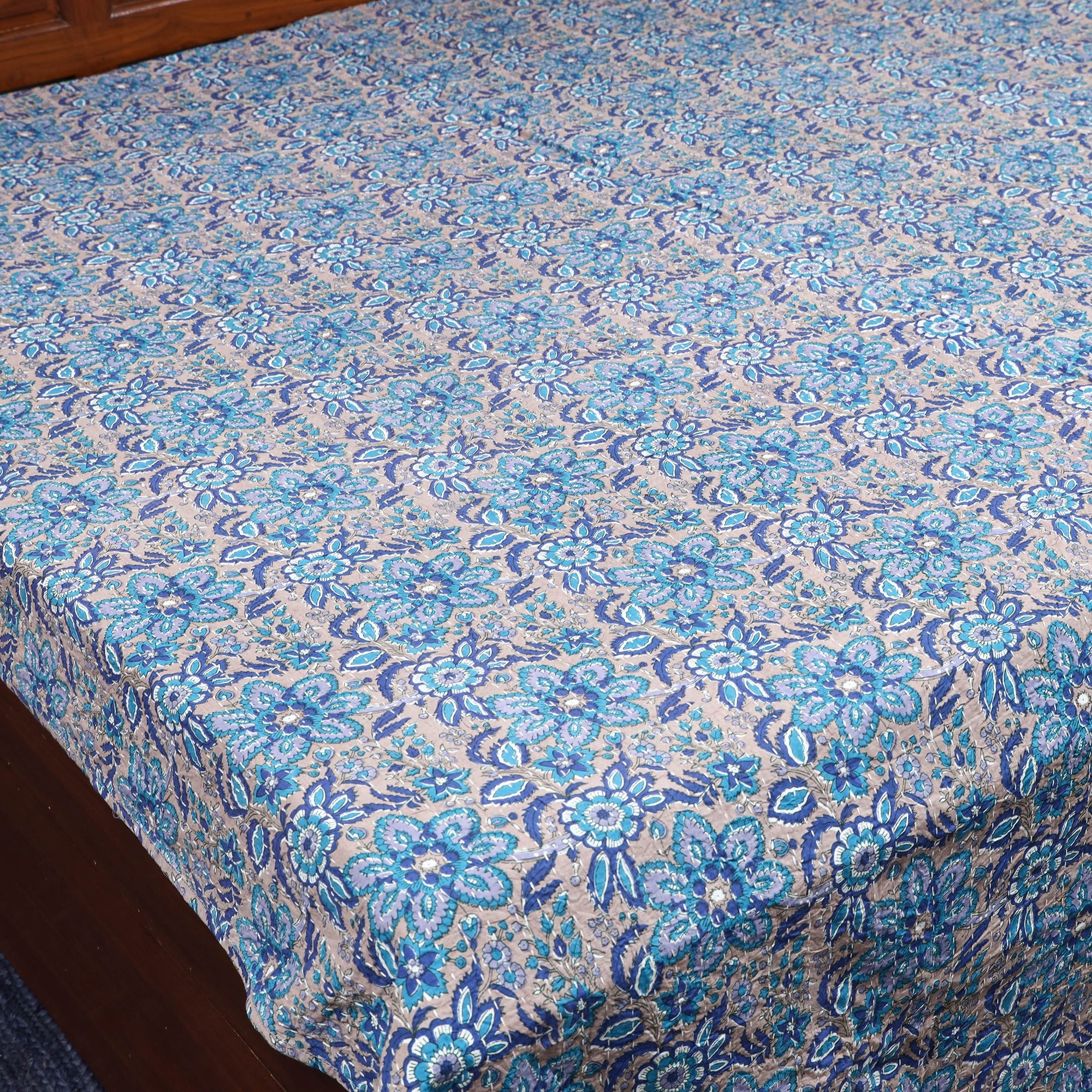 Tagai work hand sanganeri double bed sheet (108 x 90 in) 04