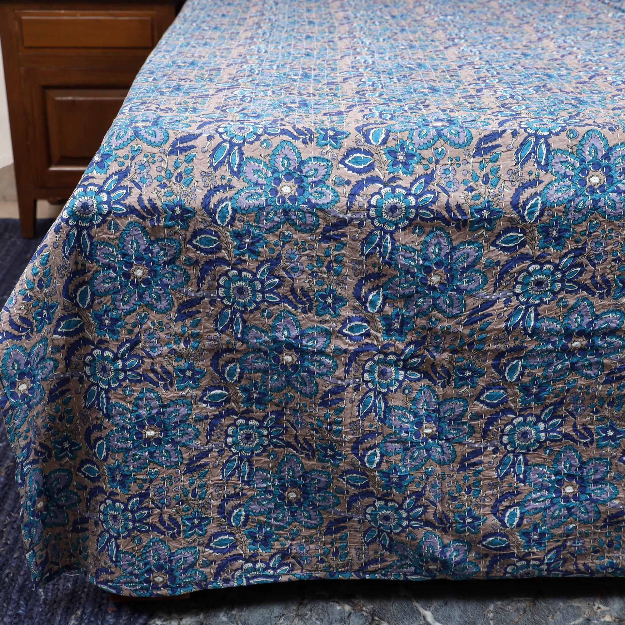 Tagai work hand sanganeri double bed sheet (108 x 90 in) 04