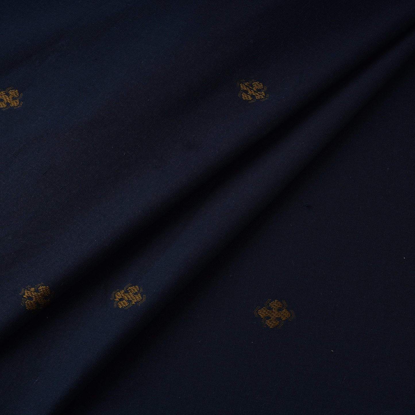 Thread buti cotton fabric with jamdani border 10