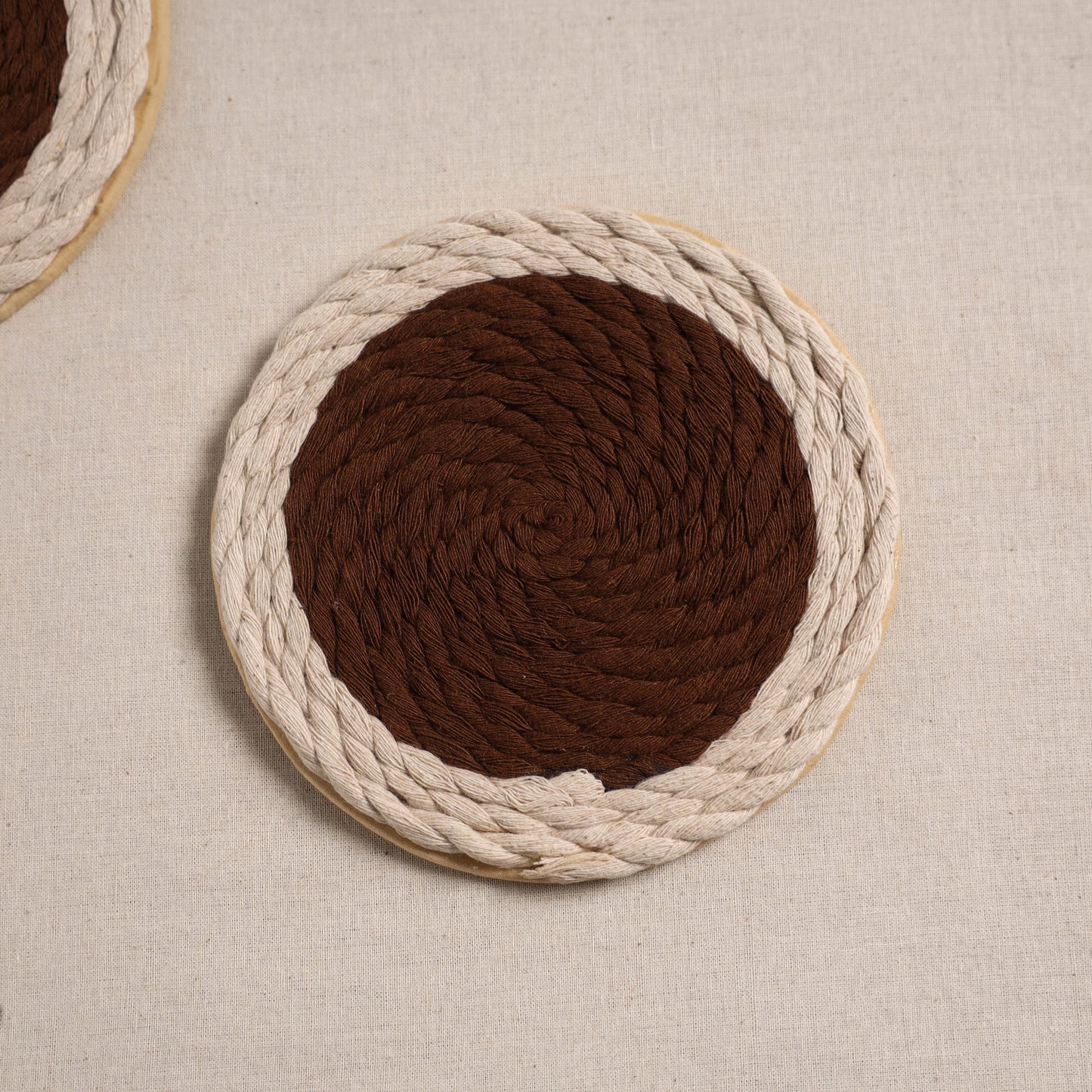 Thread work handcrafted coaster (set of 2) 06