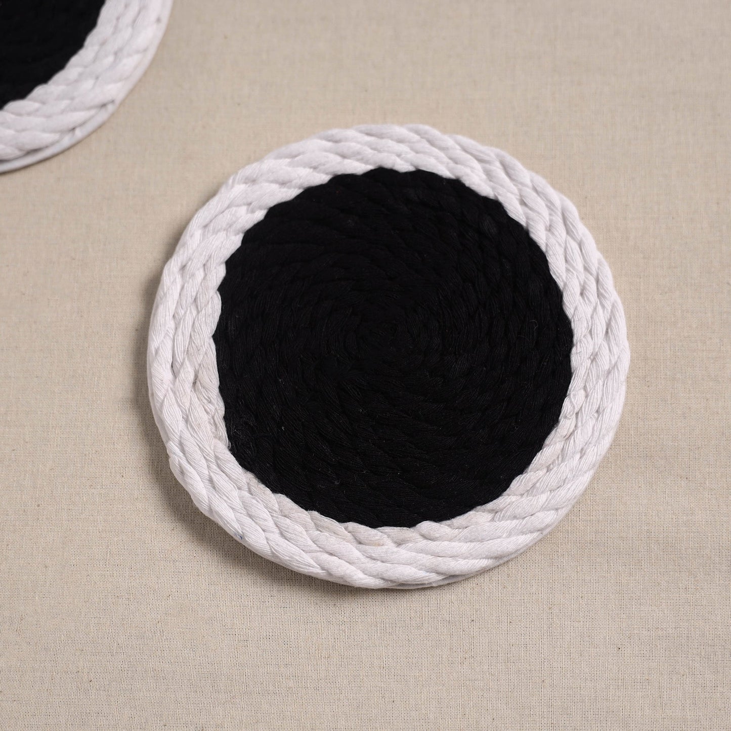 Thread work handcrafted coaster (set of 2) 07