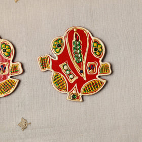 Traditional handpainted wooden ganesha (set of 2) 08