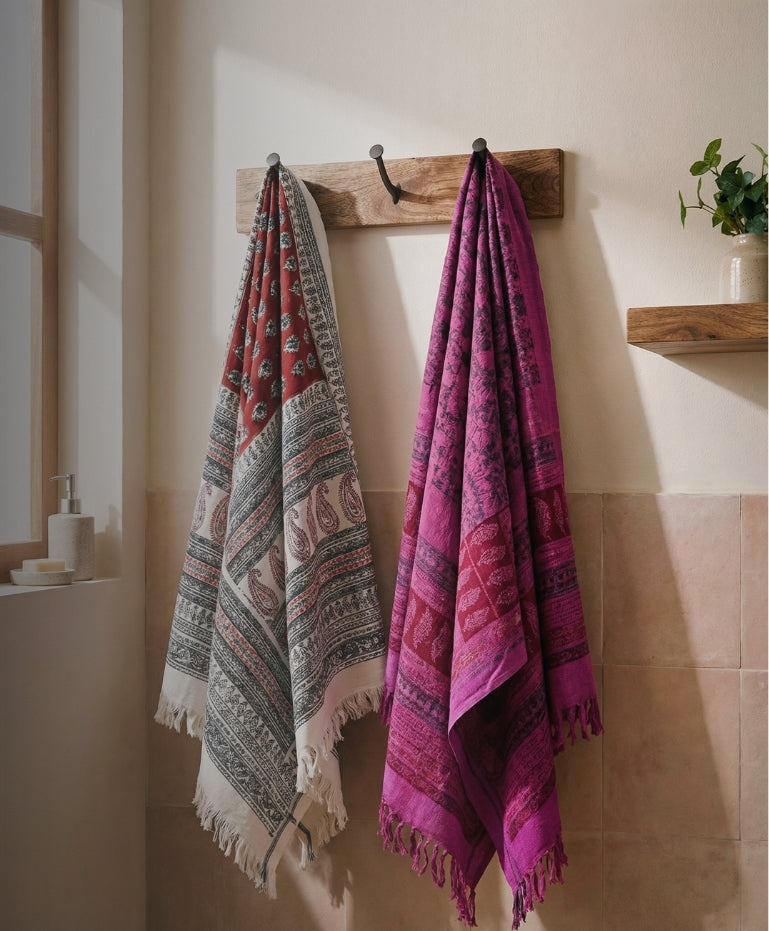 <p>Bagh<br/><strong>Natural Dyed <br/>& Washed<br/>on River Stream</strong></p>