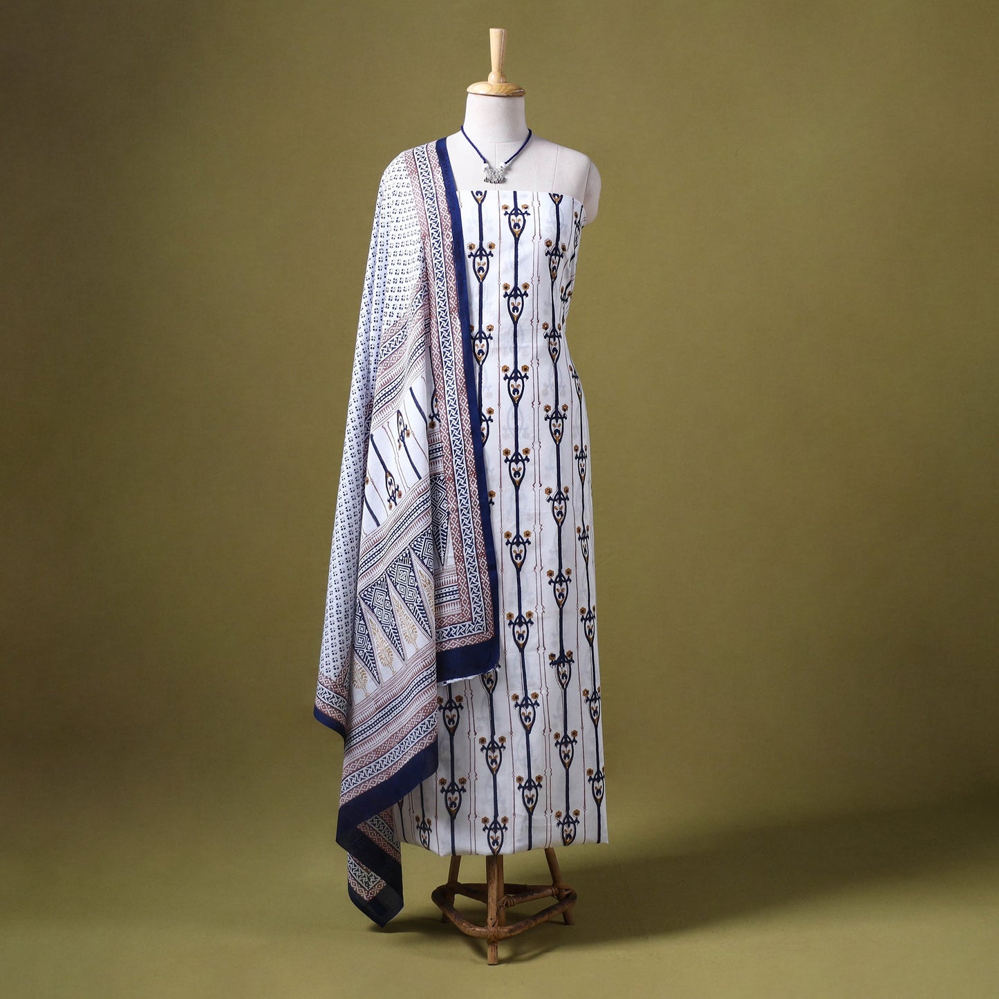 White - 3pc cotton bagh unstitched dress material