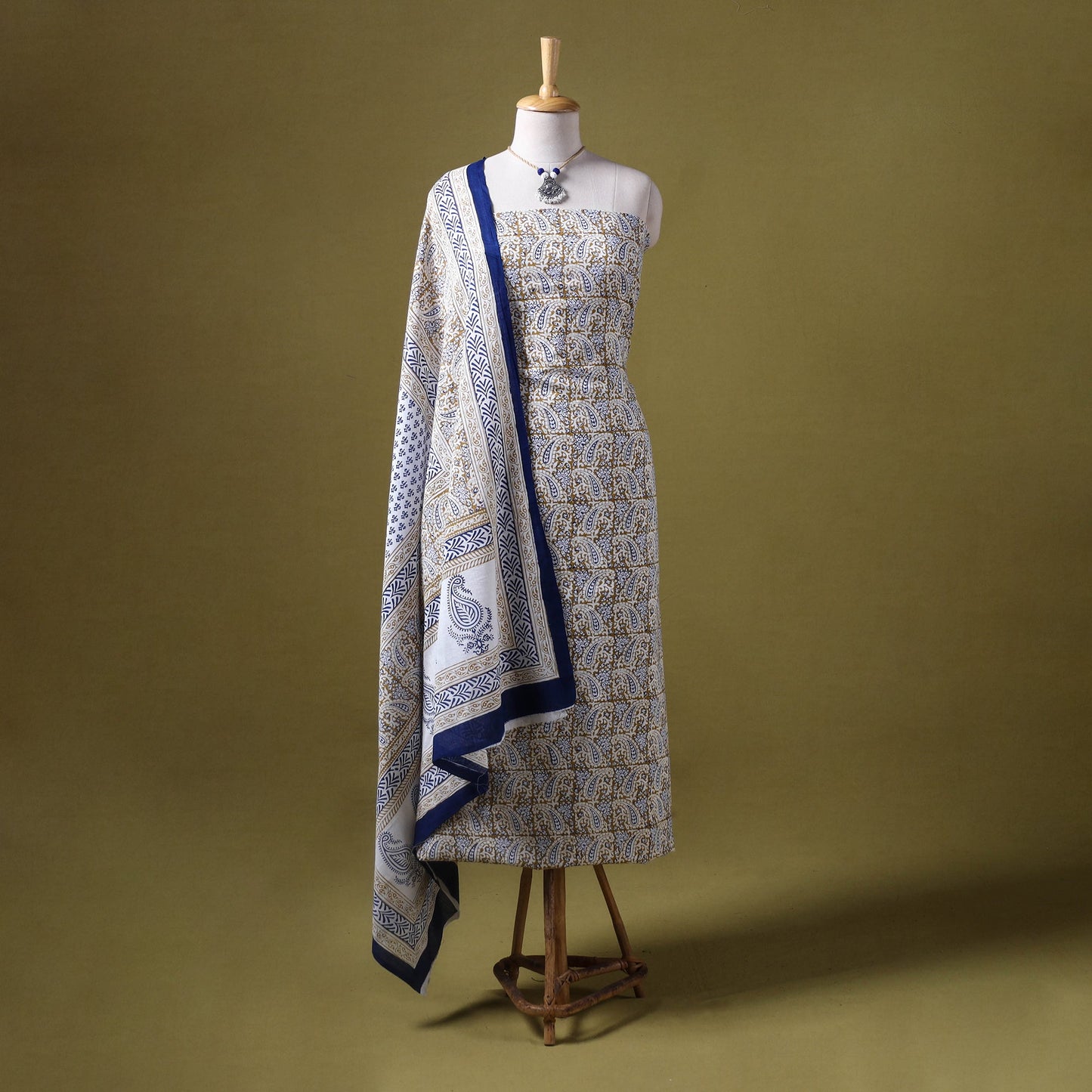 White - 3pc cotton bagh unstitched dress material