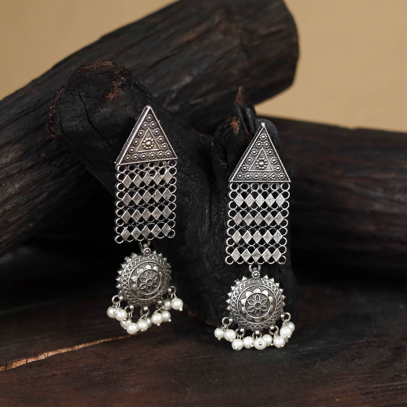 White - antique silver finish oxidised stone work earrings