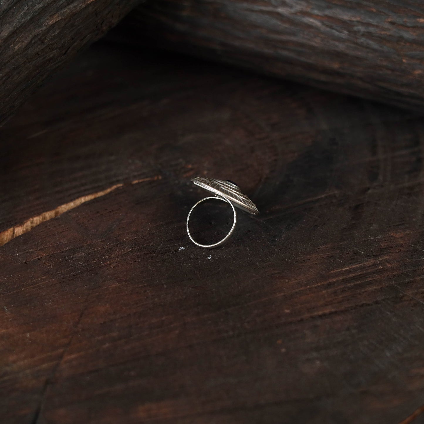 White - antique silver finish oxidised stone work ring 84