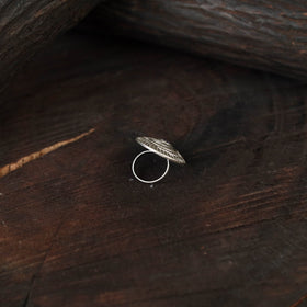 White - antique silver finish oxidised stone work ring 85