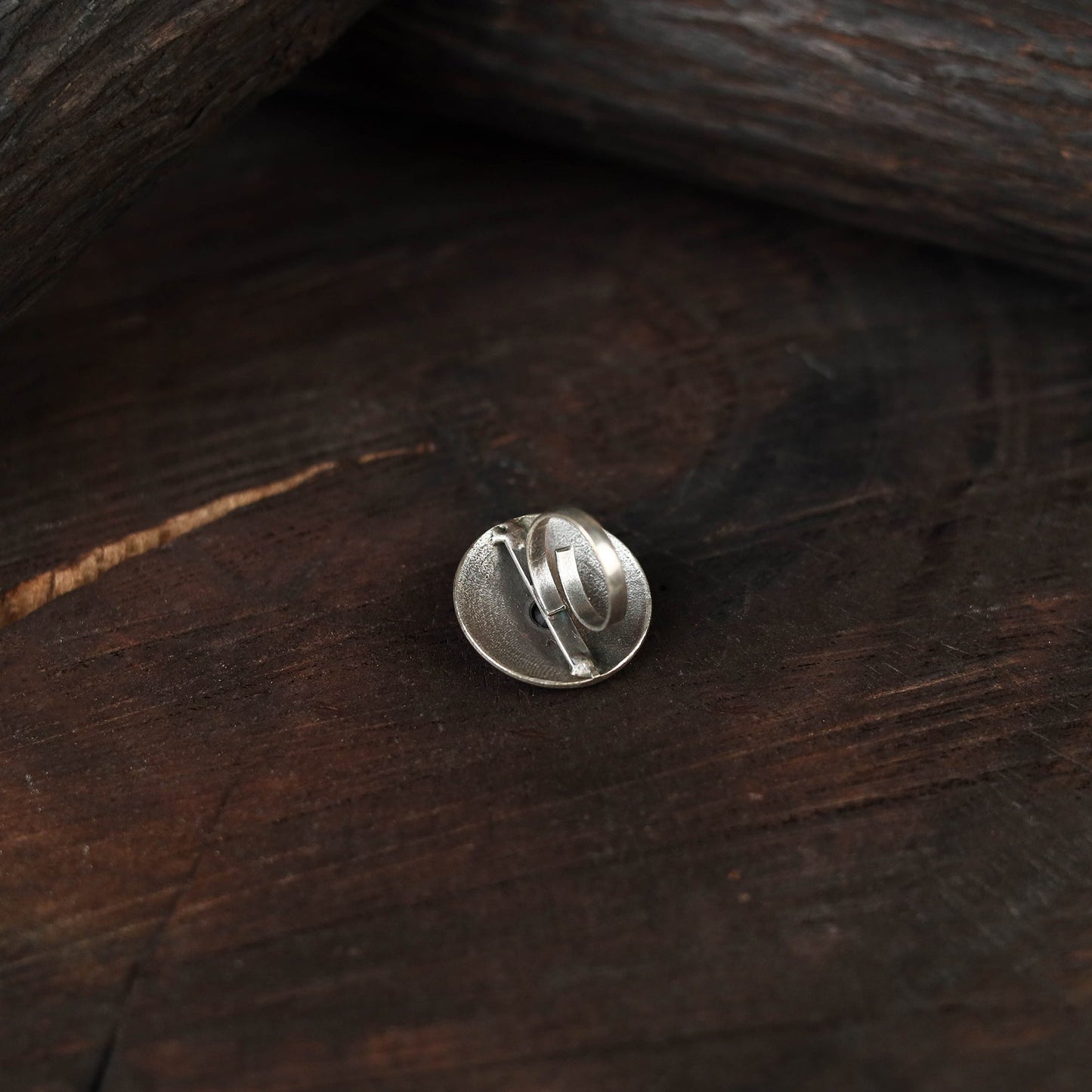 White - antique silver finish oxidised stone work ring 86