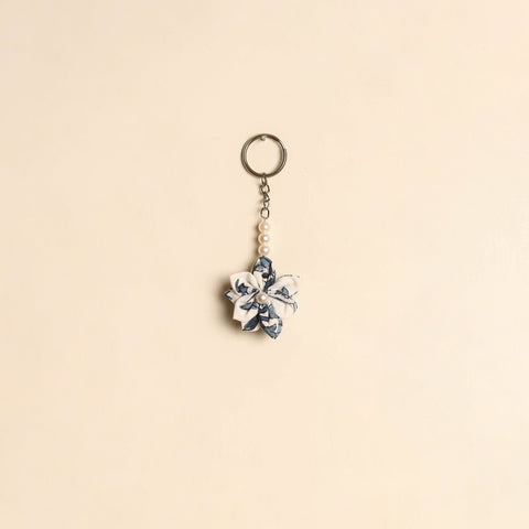 Beaded fabart flower keychain 06 - handcrafted
