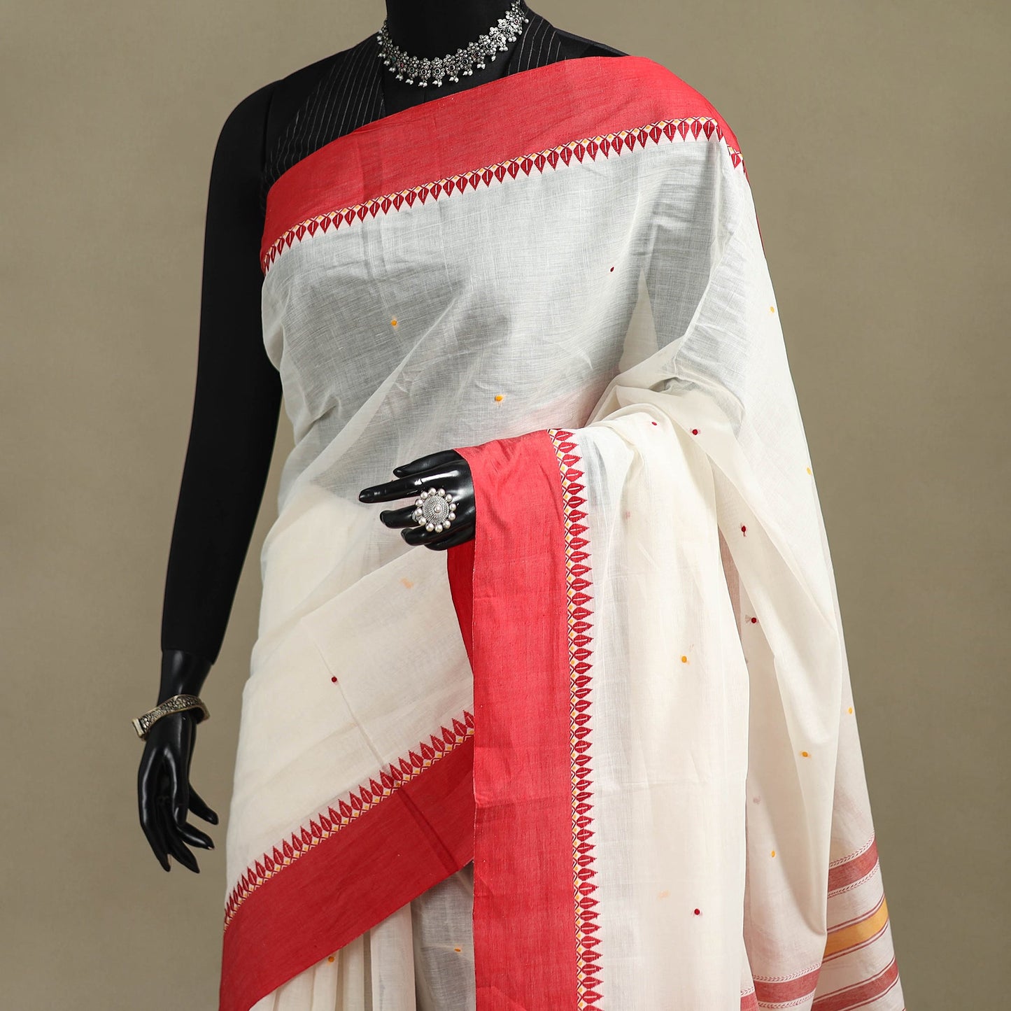 White - bengal handwoven cotton begumpuri saree 02
