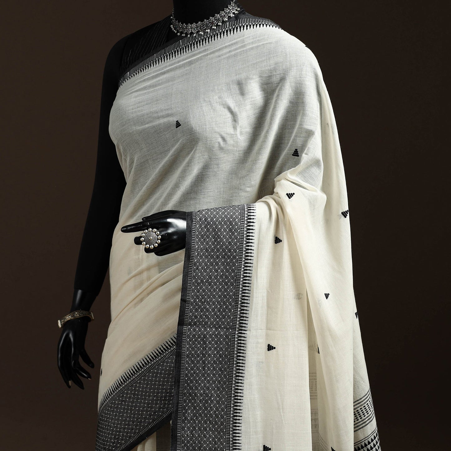 White - bengal handwoven cotton begumpuri saree 03