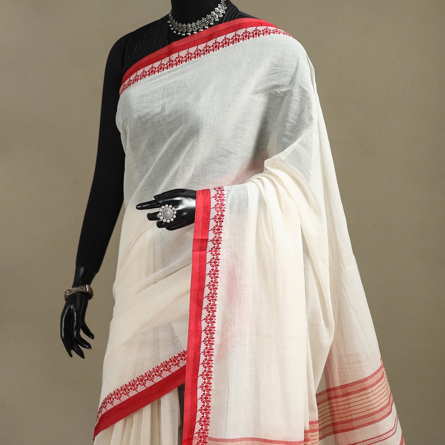 White - bengal handwoven cotton begumpuri saree 10