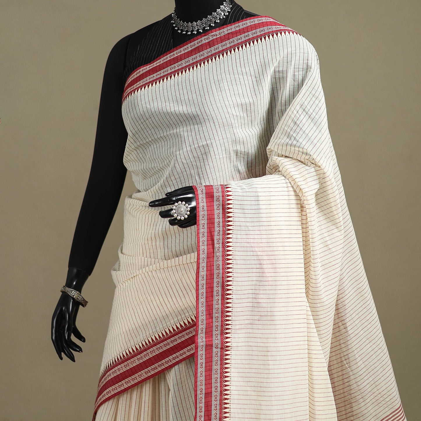 White - bengal handwoven cotton begumpuri saree 12