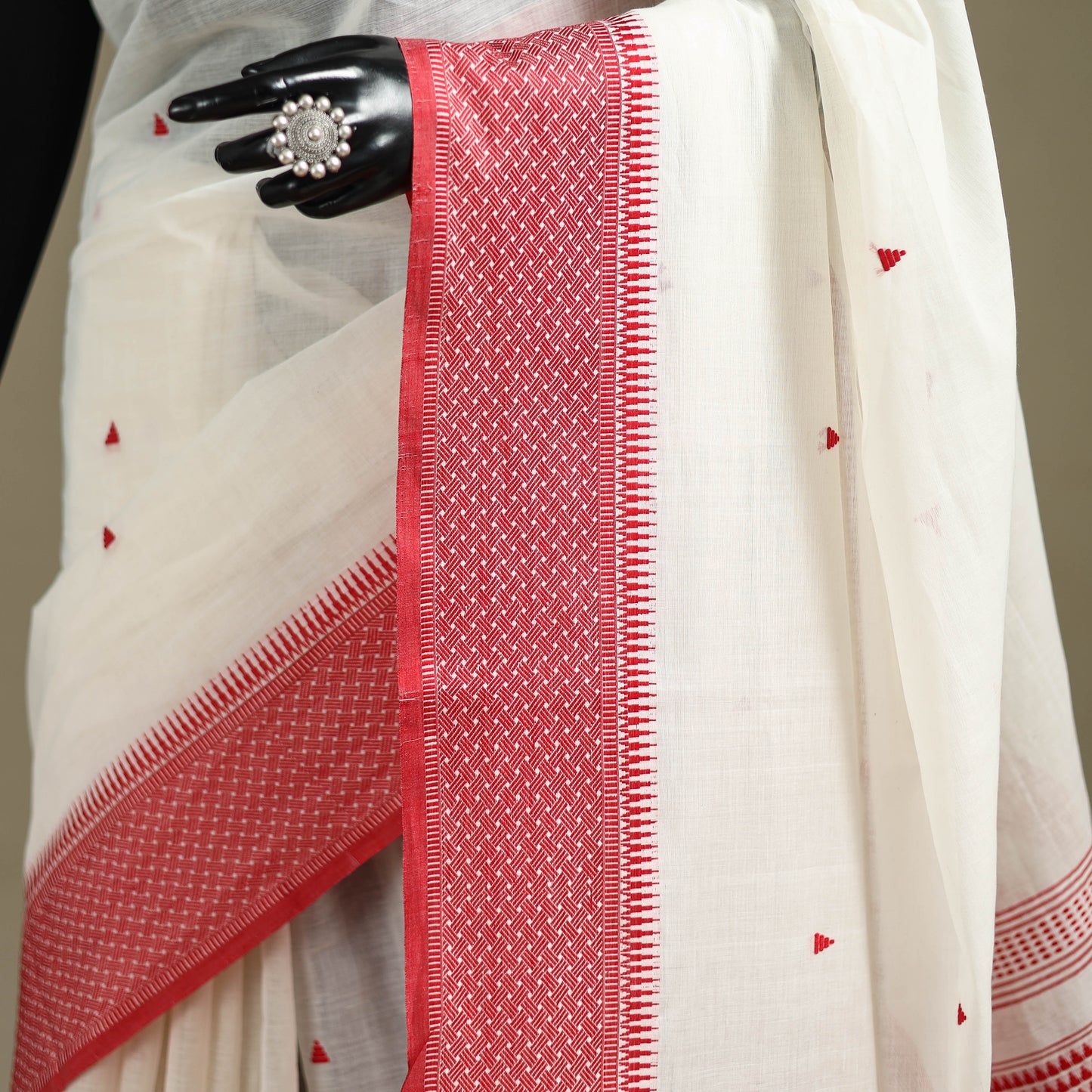 White - bengal handwoven cotton begumpuri saree 14