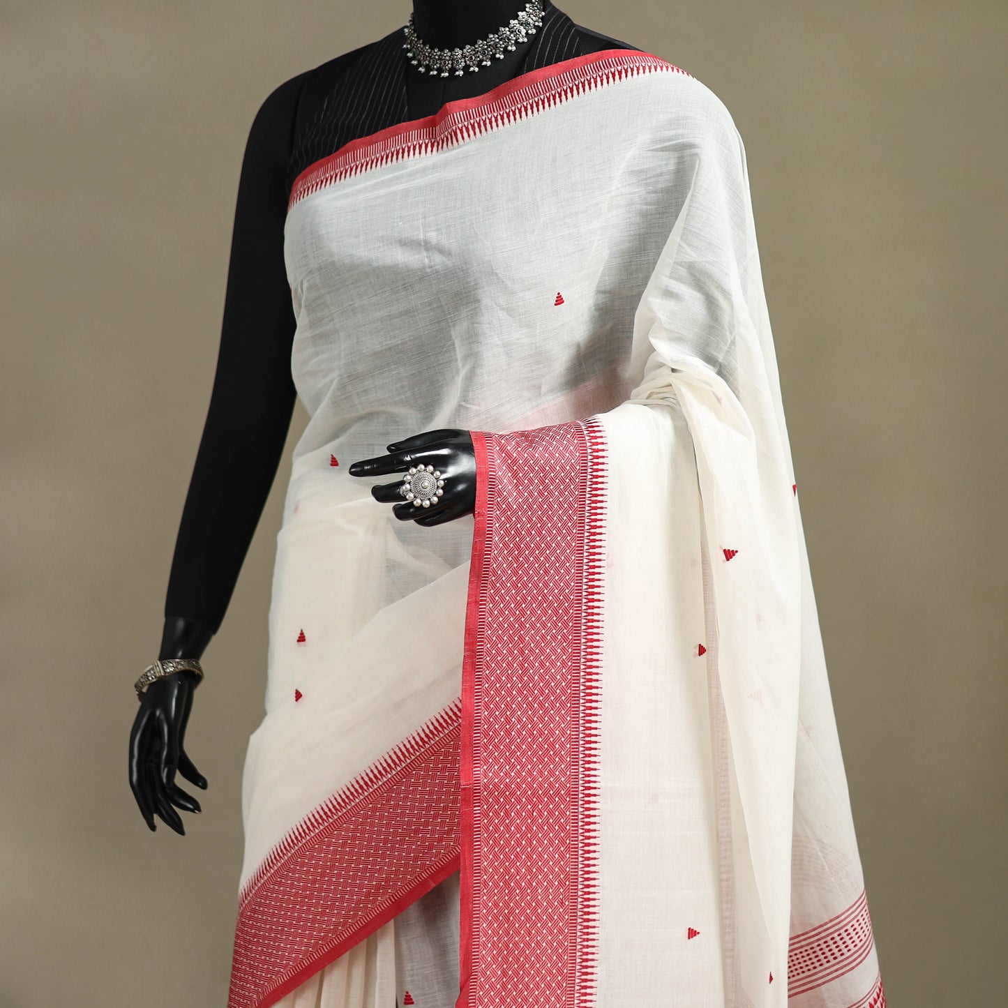White - bengal handwoven cotton begumpuri saree 14