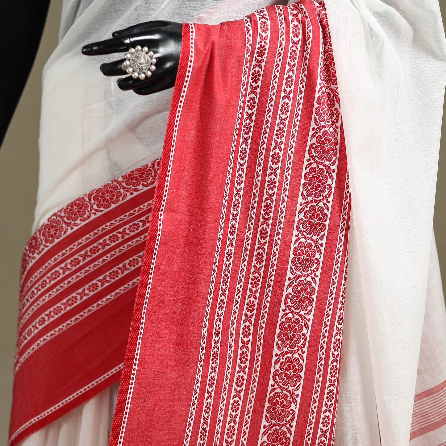 White - bengal handwoven cotton begumpuri saree 21