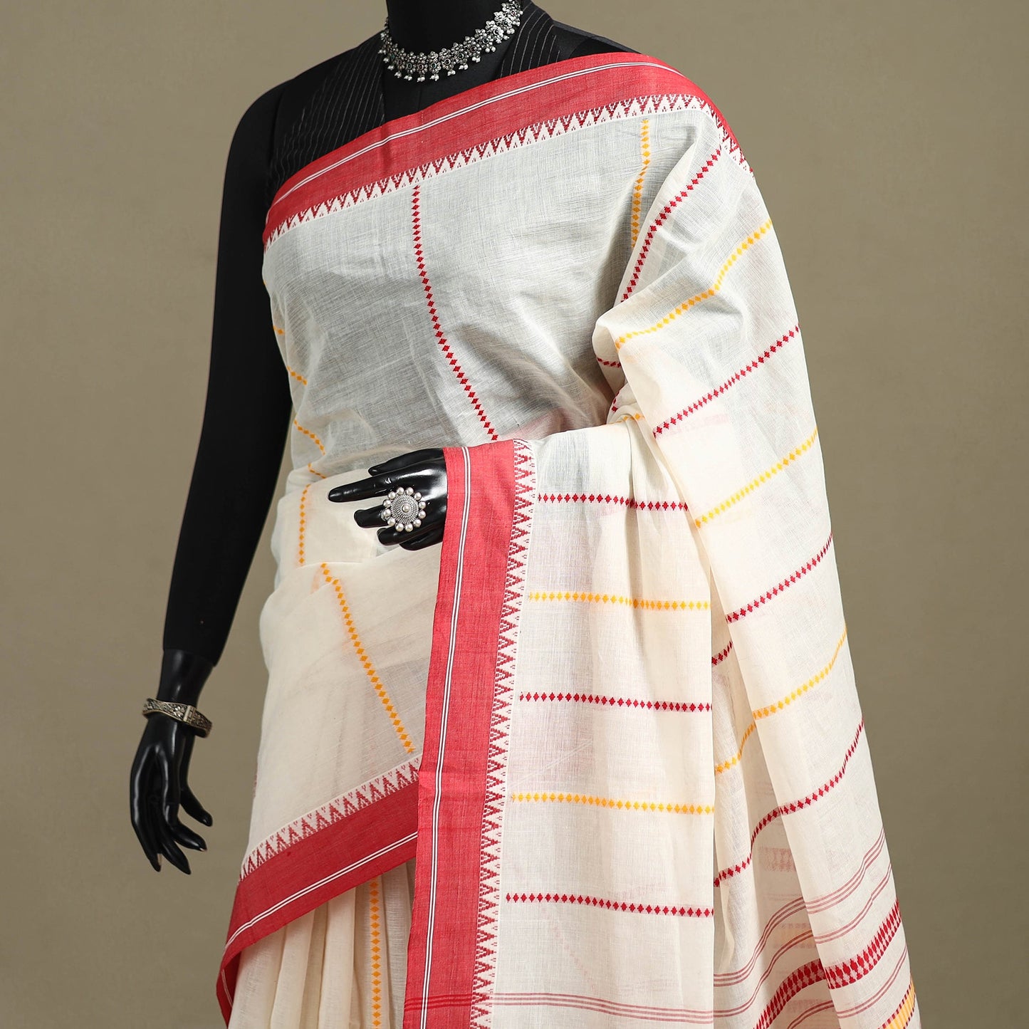 White - bengal handwoven cotton begumpuri saree 22