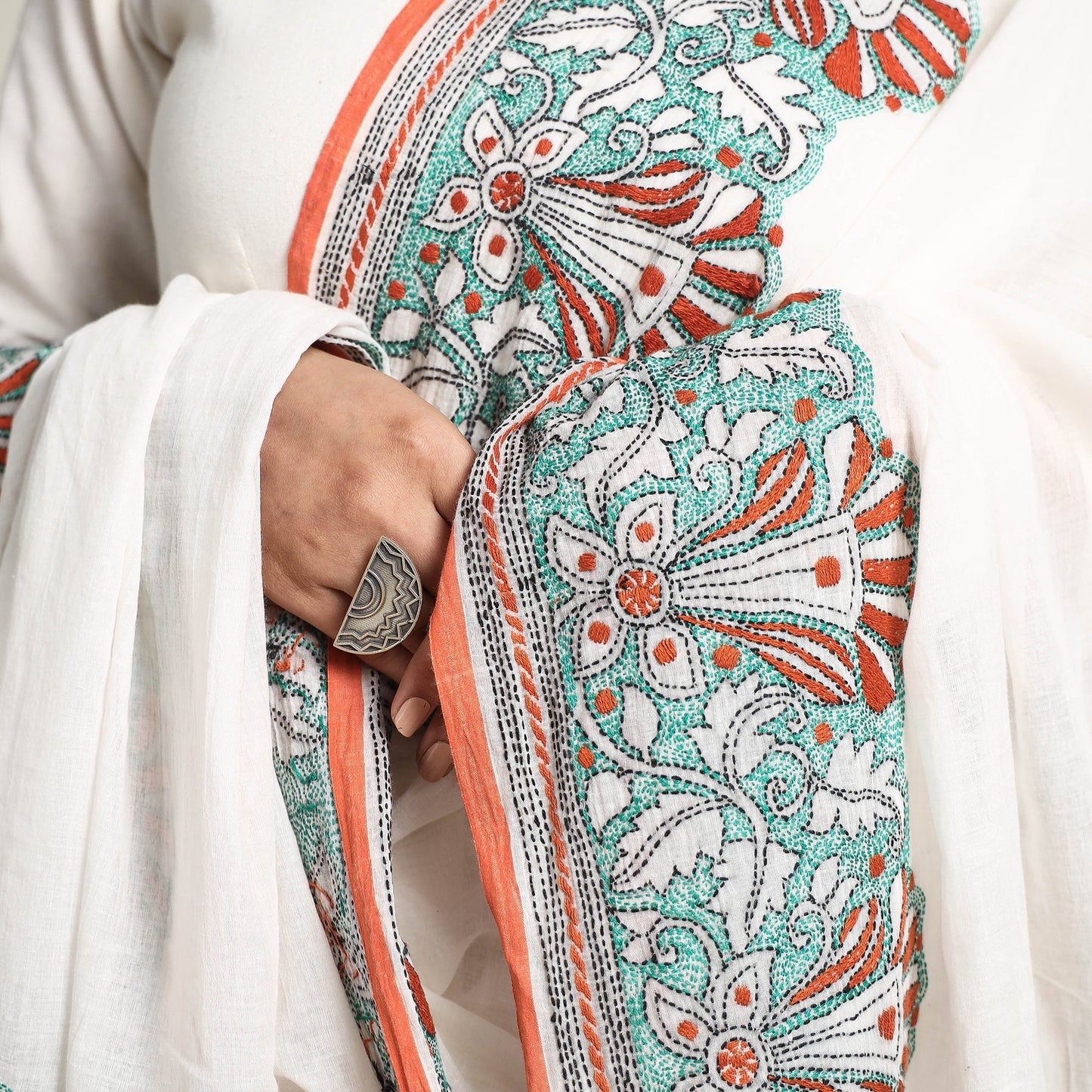  Bengal Kantha Embroidered Cotton Handloom Dupatta Online at iTokri.com