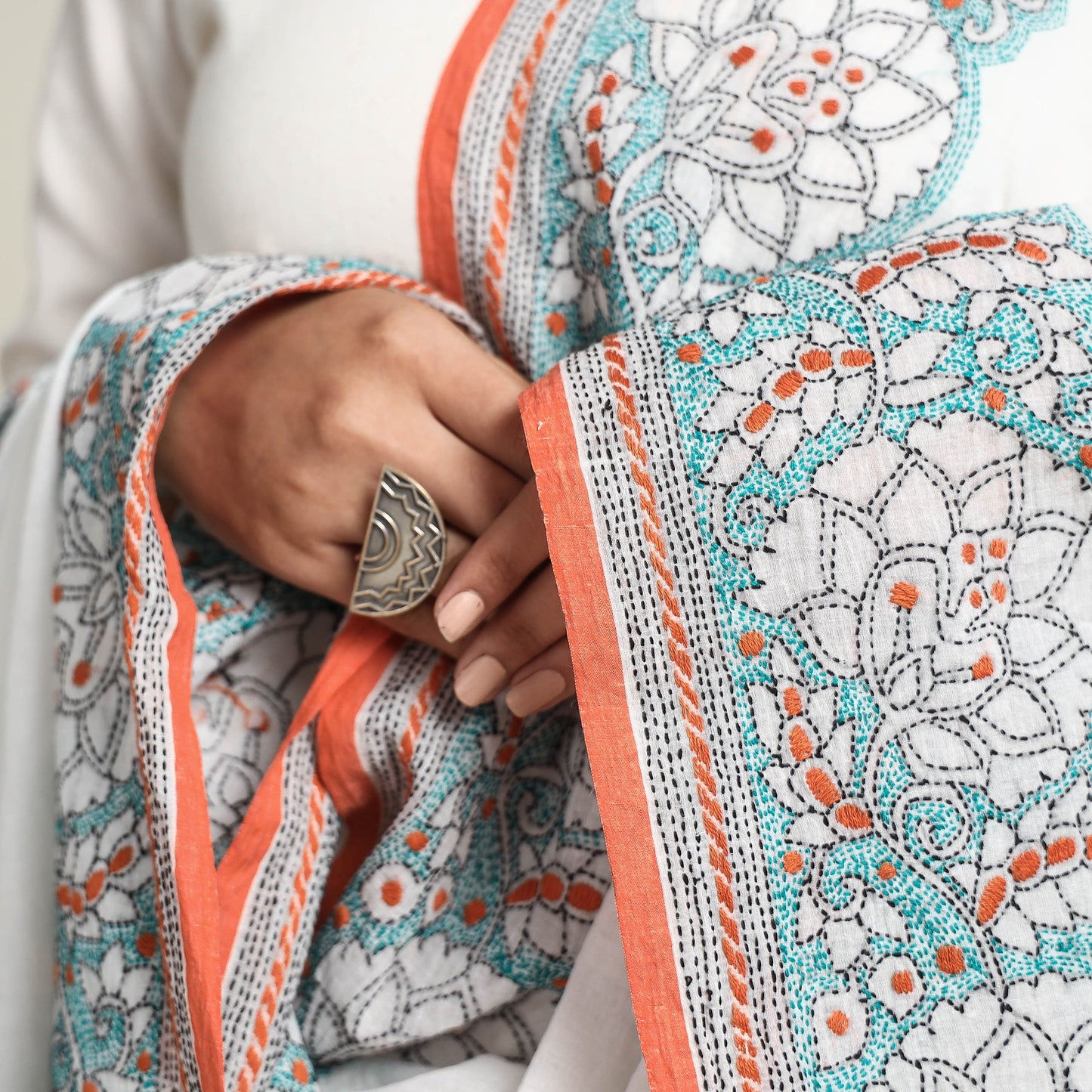  Bengal Kantha Embroidered Cotton Handloom Dupatta Online at iTokri.com