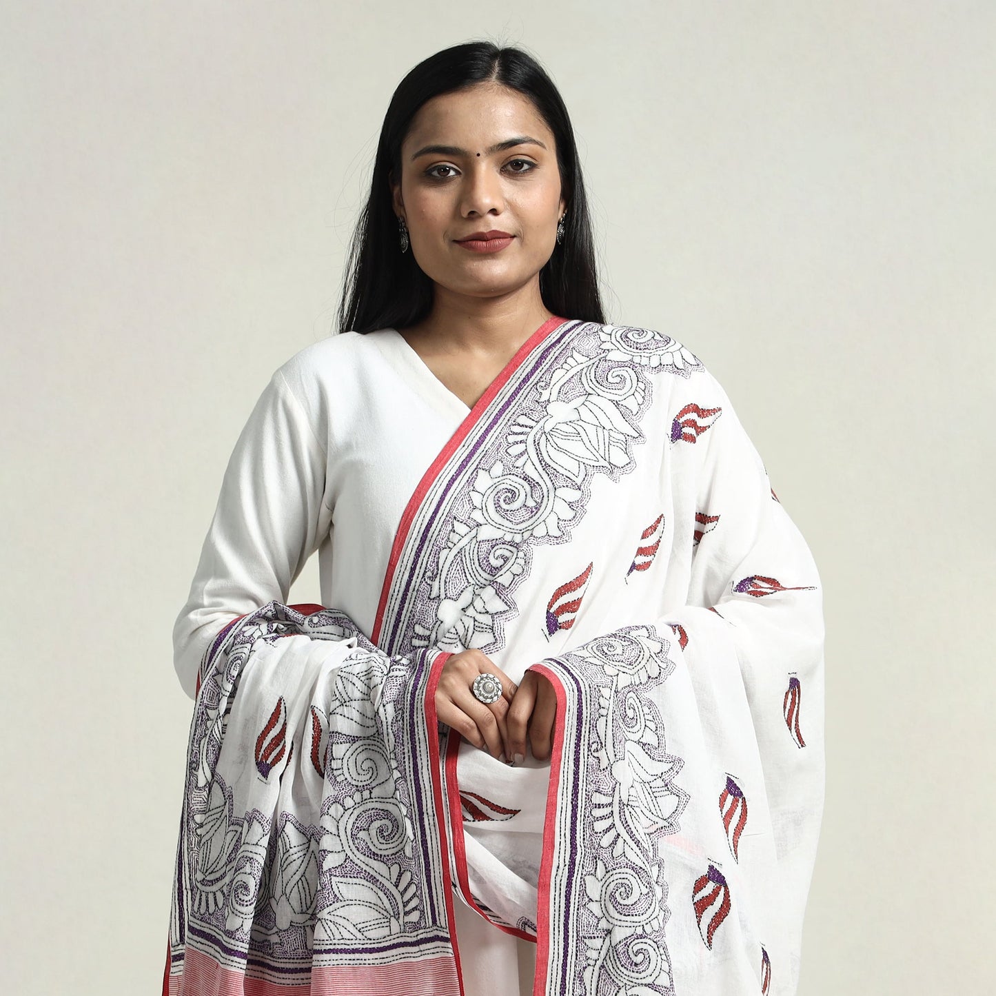  Bolpur Kantha Embroidery Cotton Handloom Dupatta with Tassels Online at iTokri.com