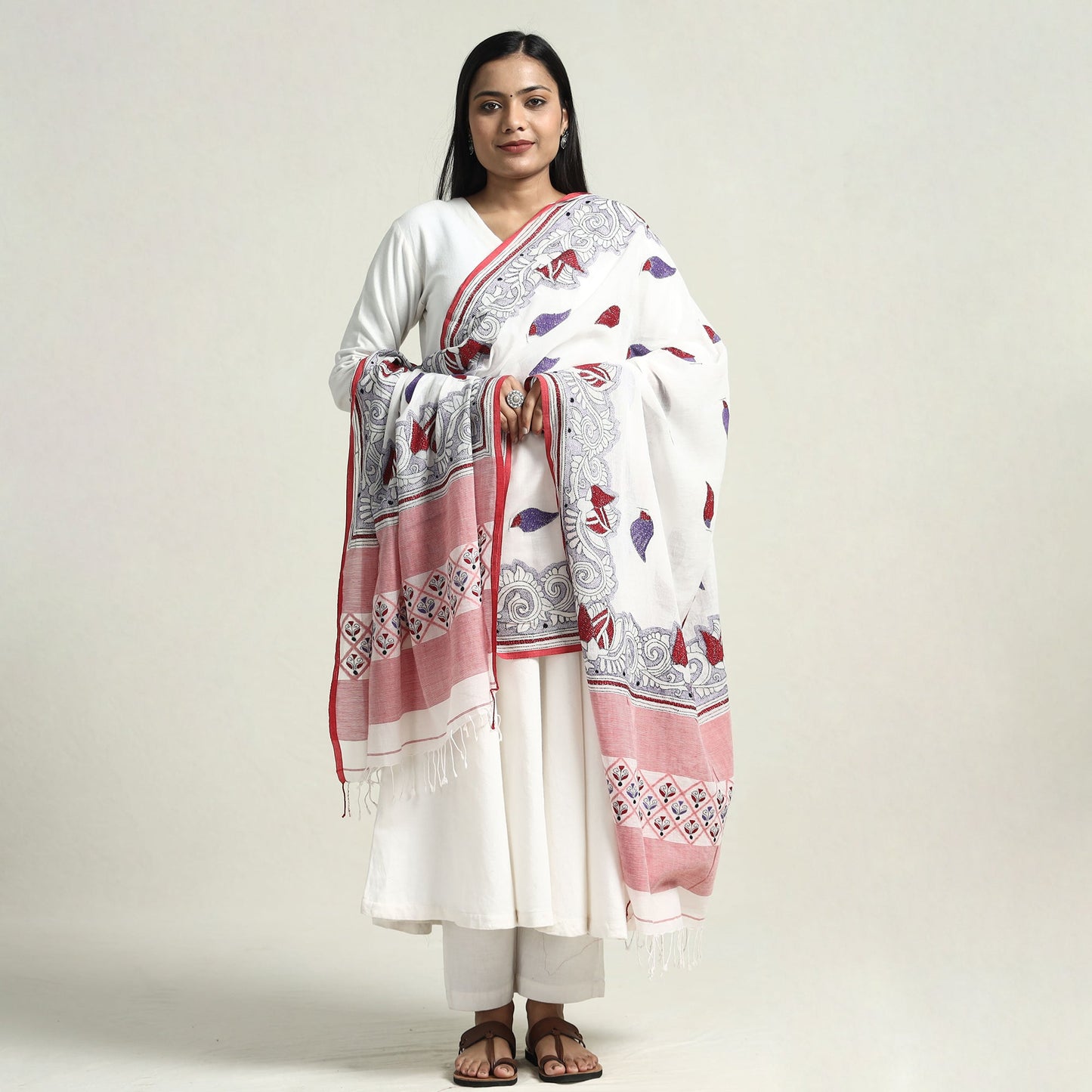  Bolpur Kantha Embroidery Cotton Handloom Dupatta with Tassels Online at iTokri.com