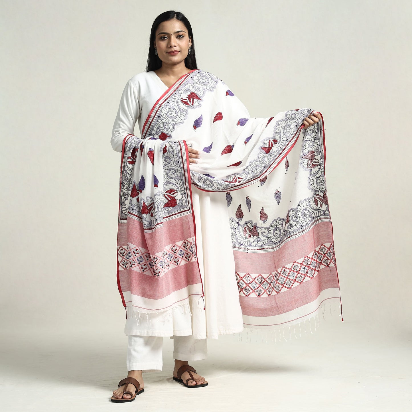  Bolpur Kantha Embroidery Cotton Handloom Dupatta with Tassels Online at iTokri.com