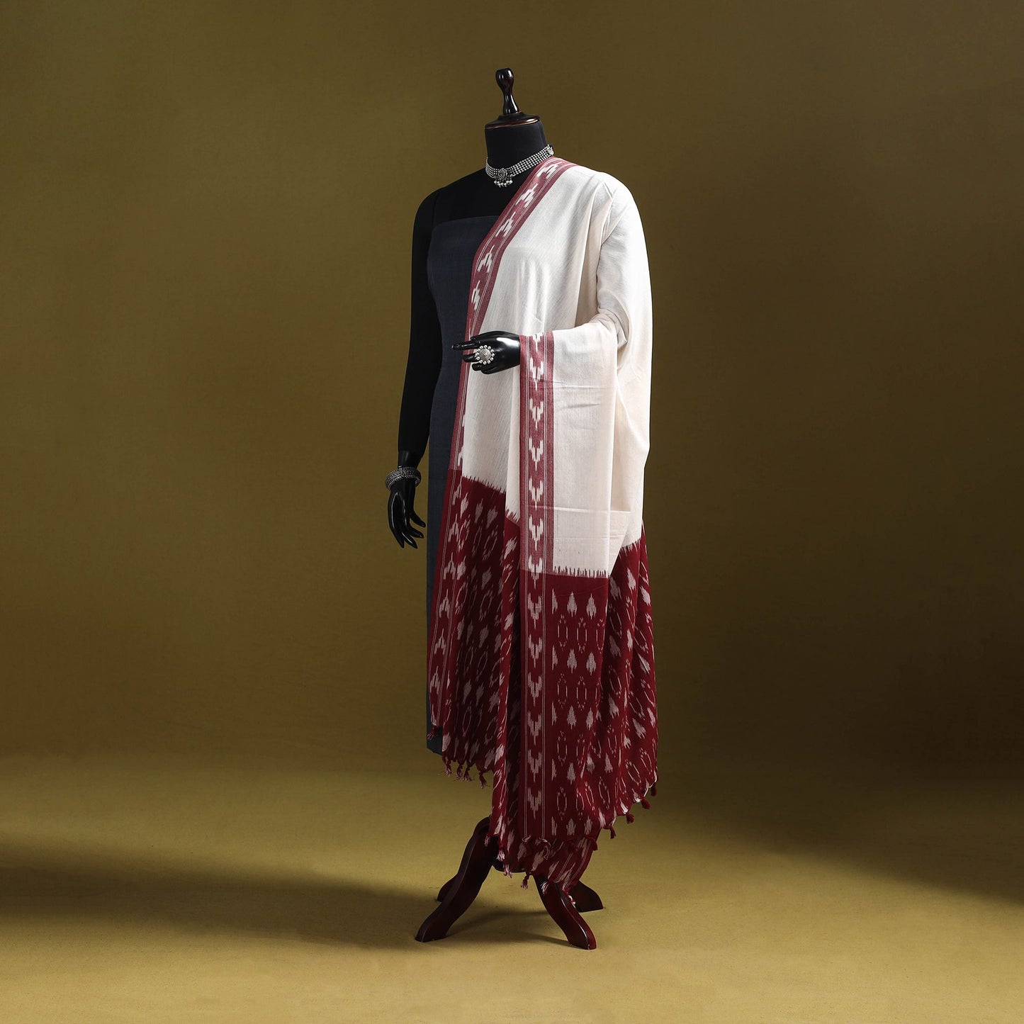 White - cotton pochampally ikat dupatta 22 - handcrafted