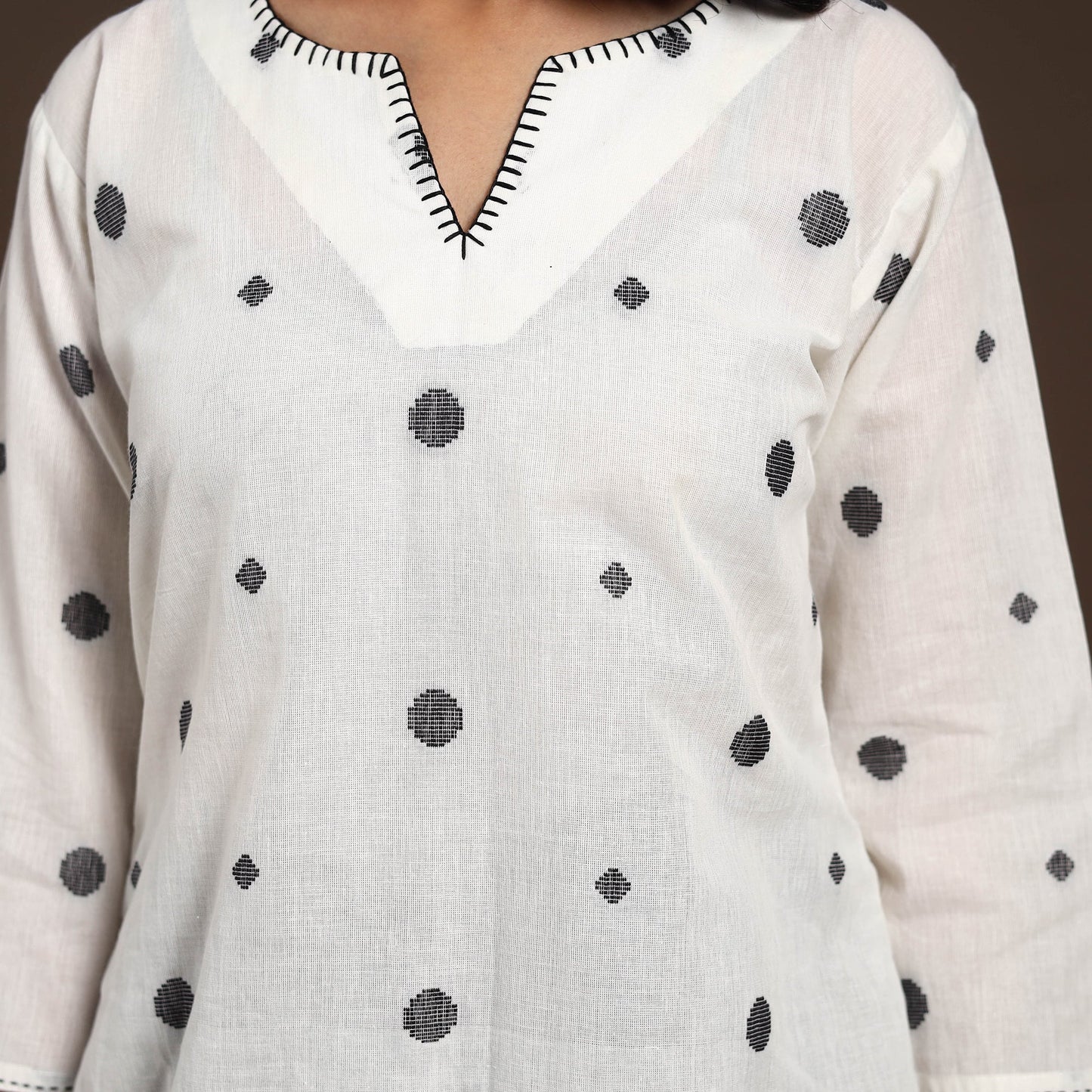 White - cotton short jacquard kurta with hand embroidery 05