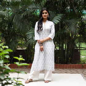 White Cotton Straight Pochampally Ikat Kurta for women