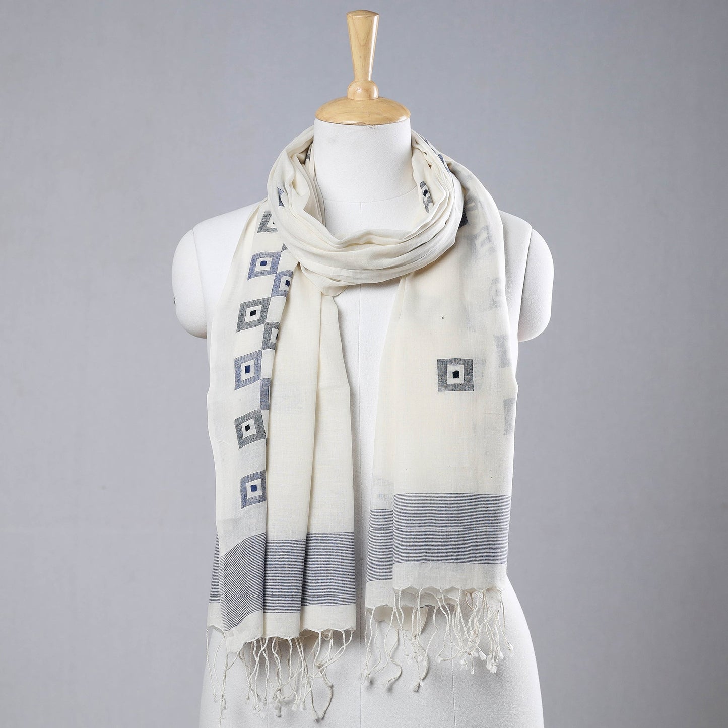 Dhakai Muslin Off White Jamdani Handwoven Pure Cotton Stole