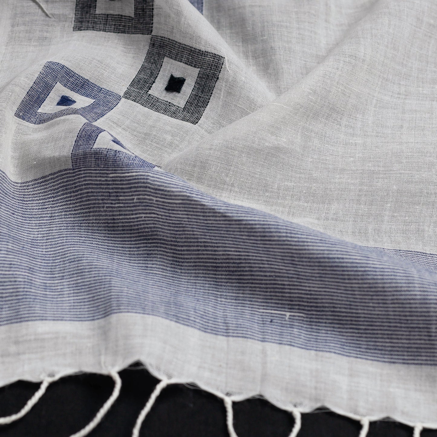 Dhakai Muslin Off White Jamdani Handwoven Pure Cotton Stole