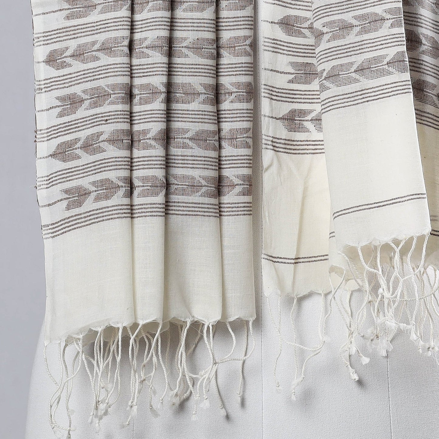 White - Authentic Dhakai Muslin Jamdani Handwoven Pure Cotton Stole with Tassels