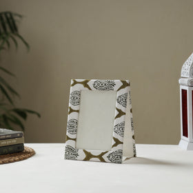 White - fabric embellished handmade photo frame (8 x 6 in)