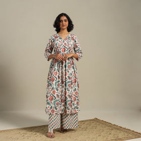 White Flared Cotton Jaipur Print Kurta Set (Set of 2)