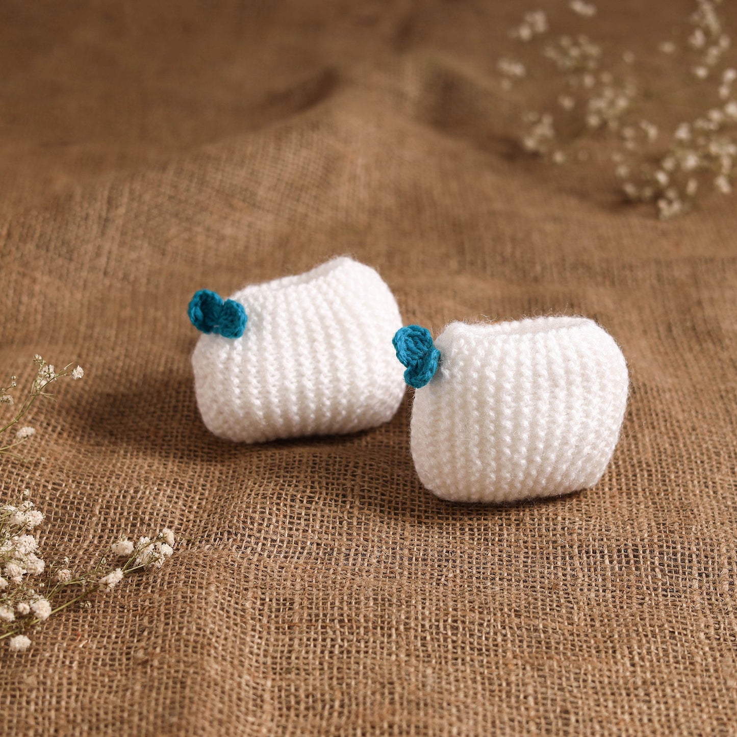 White - hand knitted woollen socks for kids (6-12 months)