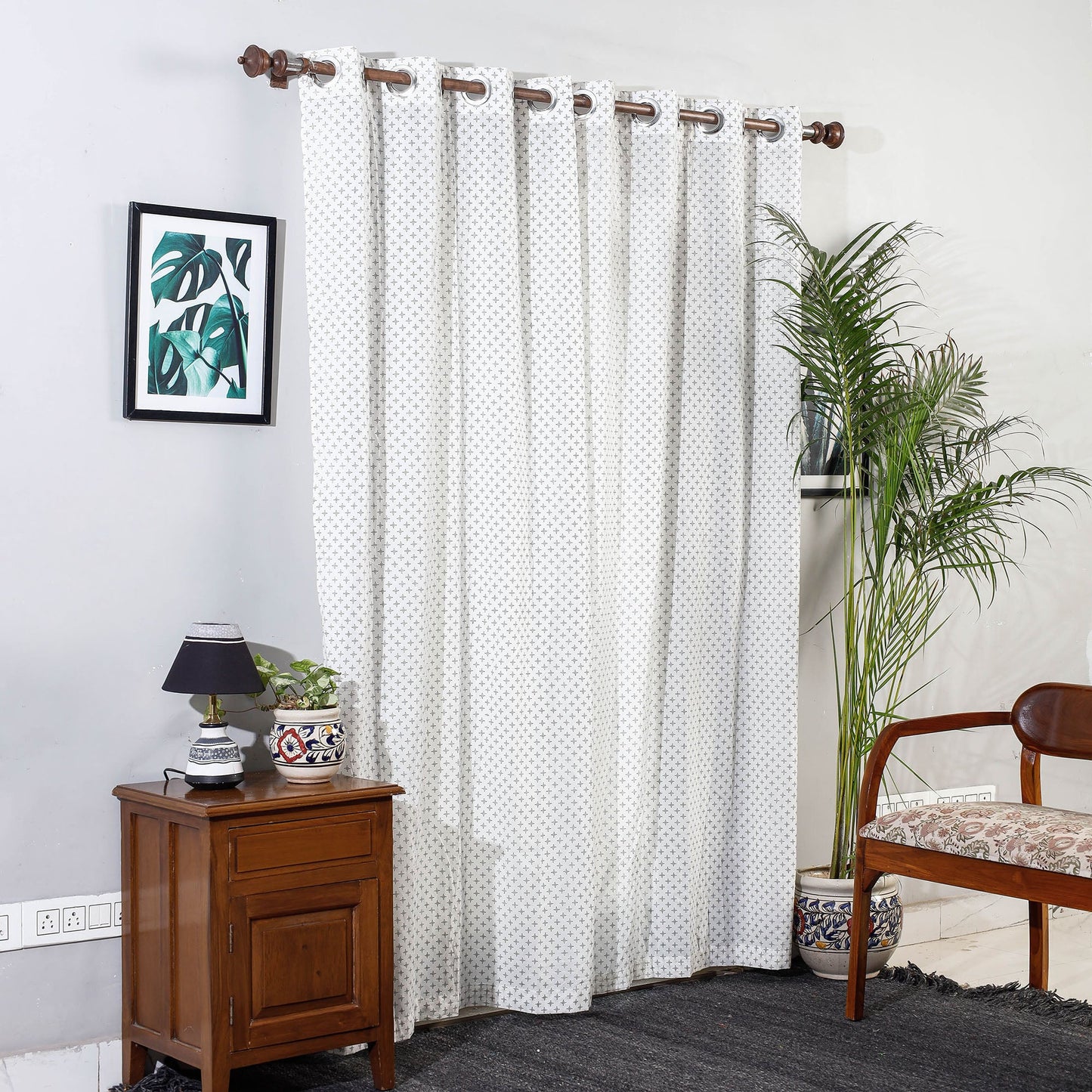 White - hand printed cotton door curtain (7 x 3.5 feet)