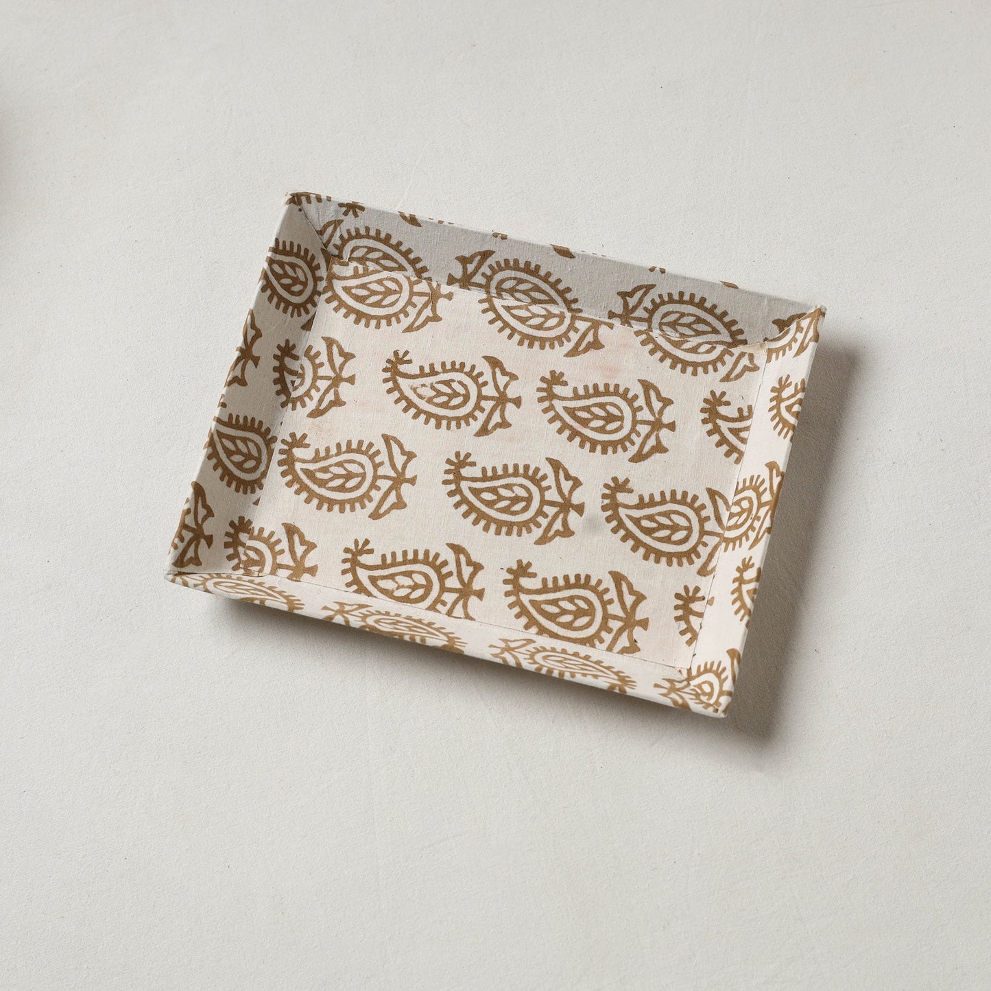 White - handcrafted fabric valet tray (9 x 7 in) 10