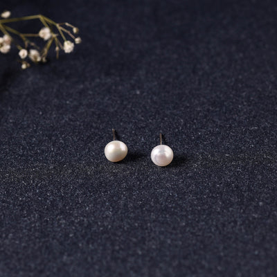White Handcrafted Midnapore Pearl Stud Earrings