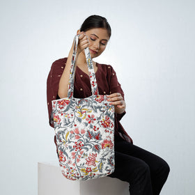 Buy Handcrafted Quilted Sanganeri Block Printed Shoulder Bag Online at iTokri.com