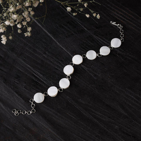 White - handcrafted seashell bracelet (adjustable) 29