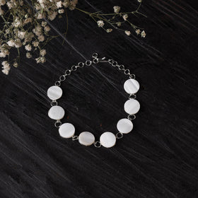 White - handcrafted seashell bracelet (adjustable) 29