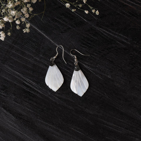 White - handcrafted seashell earrings 60
