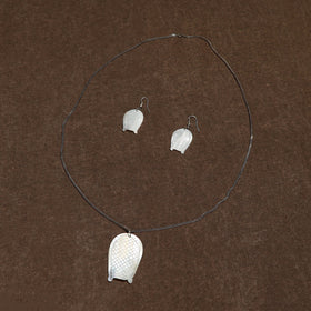 Handcrafted Seashell Necklace Set 14