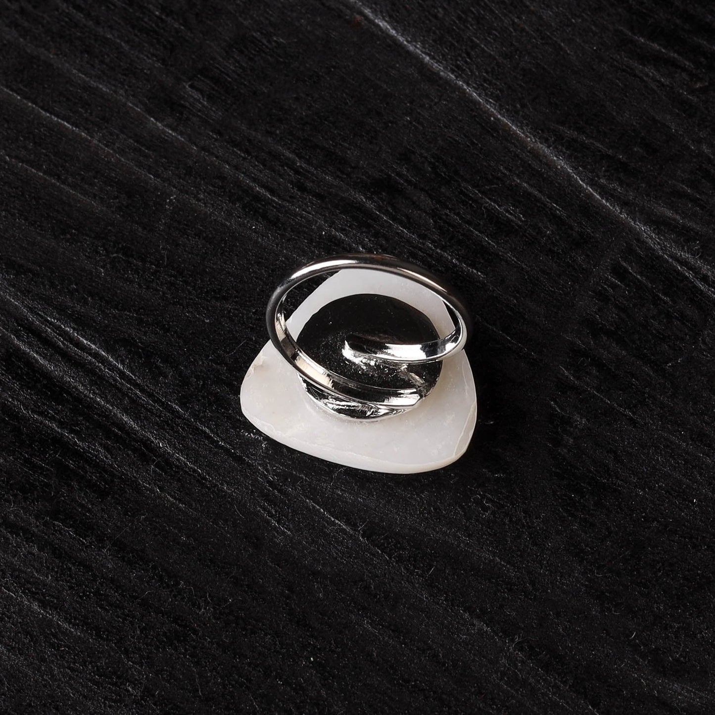 White - handcrafted seashell ring (adjustable) 27