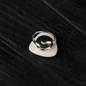 White - handcrafted seashell ring (adjustable) 27