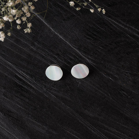 White - handcrafted seashell stud earrings 48
