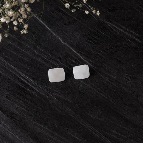White - handcrafted seashell stud earrings 49