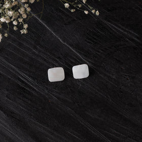 White - handcrafted seashell stud earrings 49