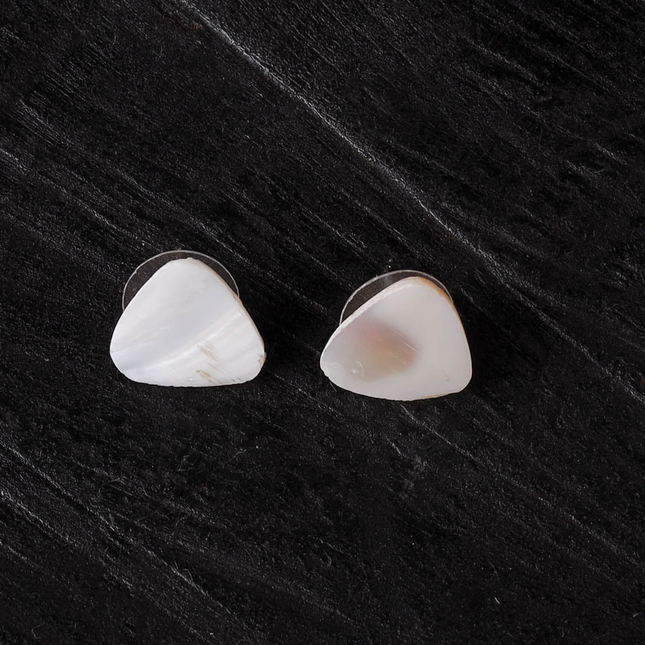 White - handcrafted seashell stud earrings 50